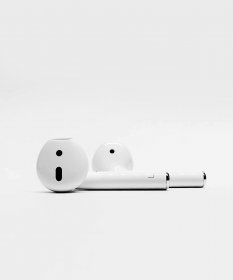 Apple AirPods 2020